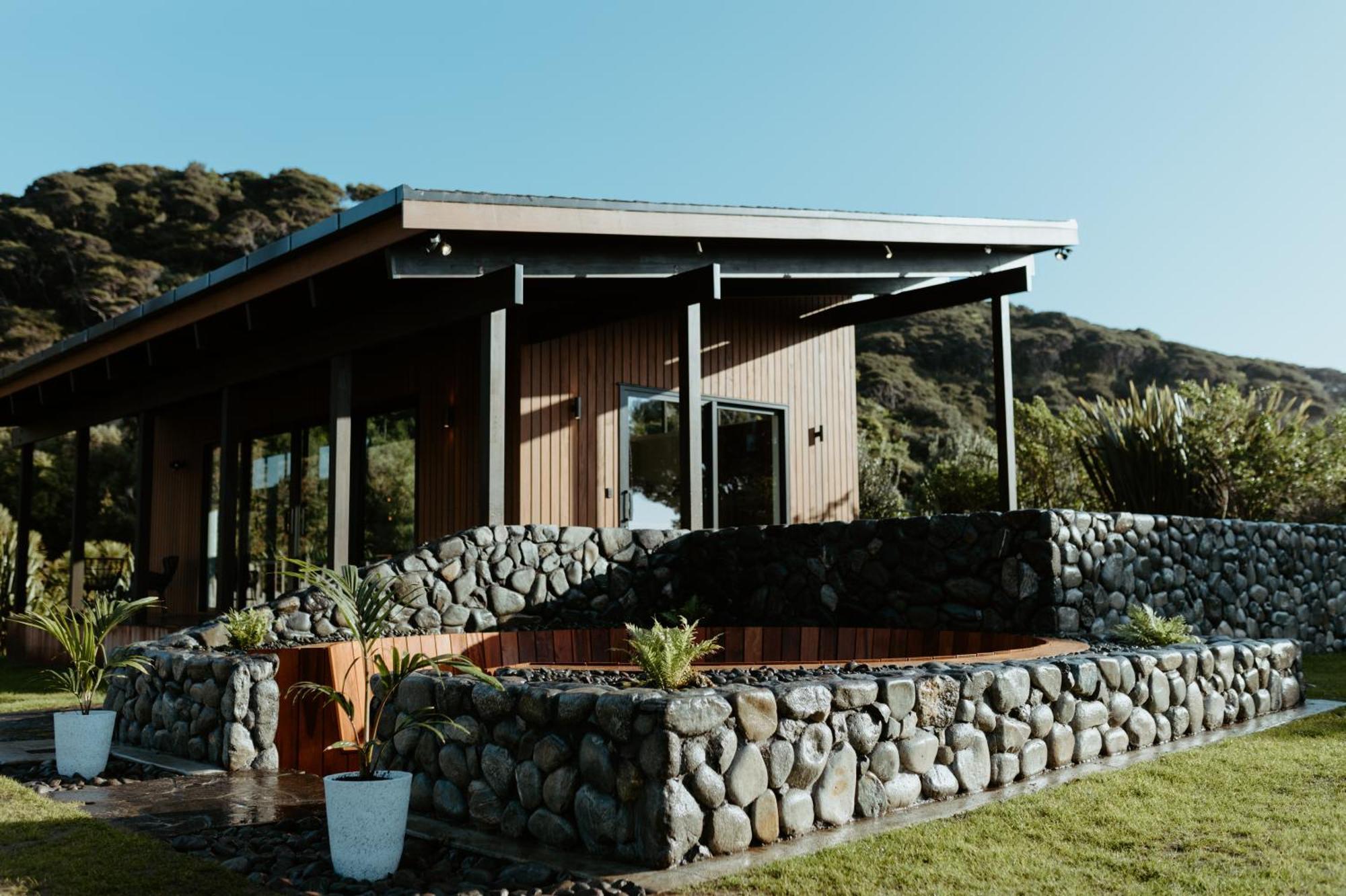 Te Whaanga Retreat & Spa ラグラン エクステリア 写真